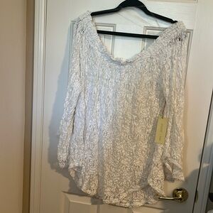 Paper + tee.      White stretch lace